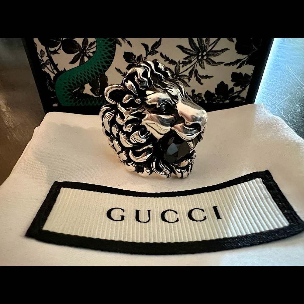 GUCCI Lion head ring with crystal